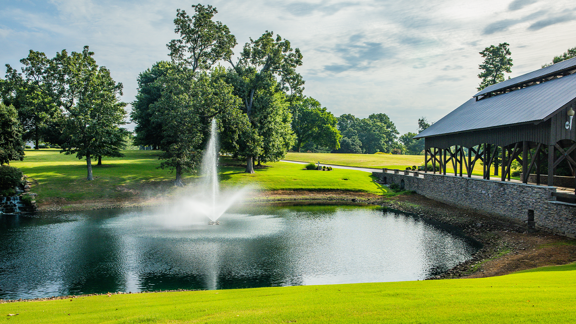Floating Pond Fountain | OzarkJet | 5HP-7.5HP | Resort Quality Displays