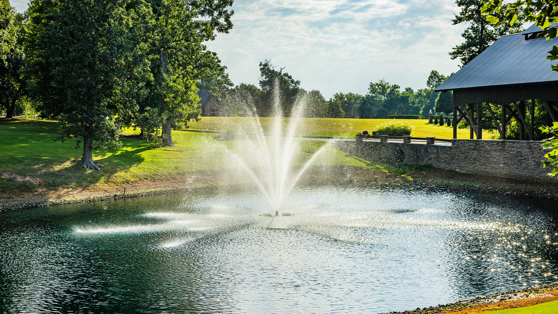 Floating Pond Fountain | OzarkJet | 5HP-7.5HP | Resort Quality Displays
