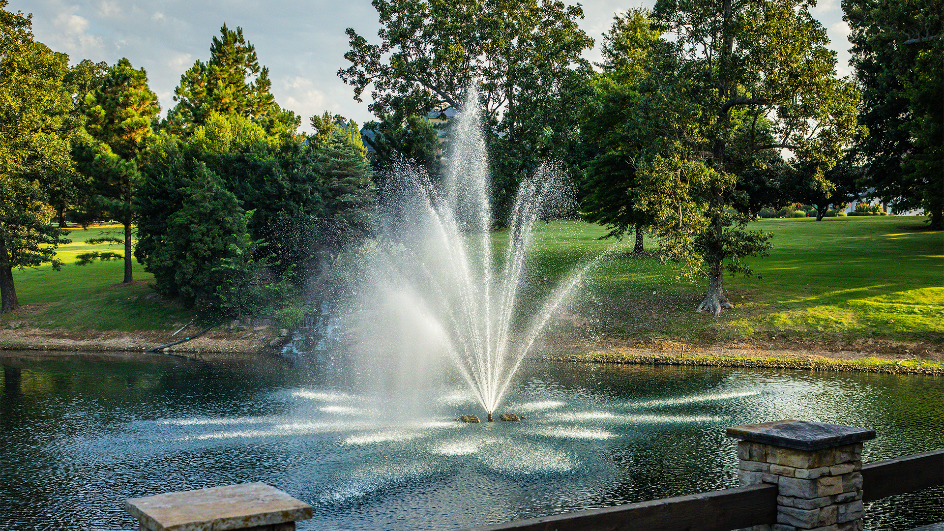 Floating Pond Fountain | OzarkJet | 5HP-7.5HP | Resort Quality Displays
