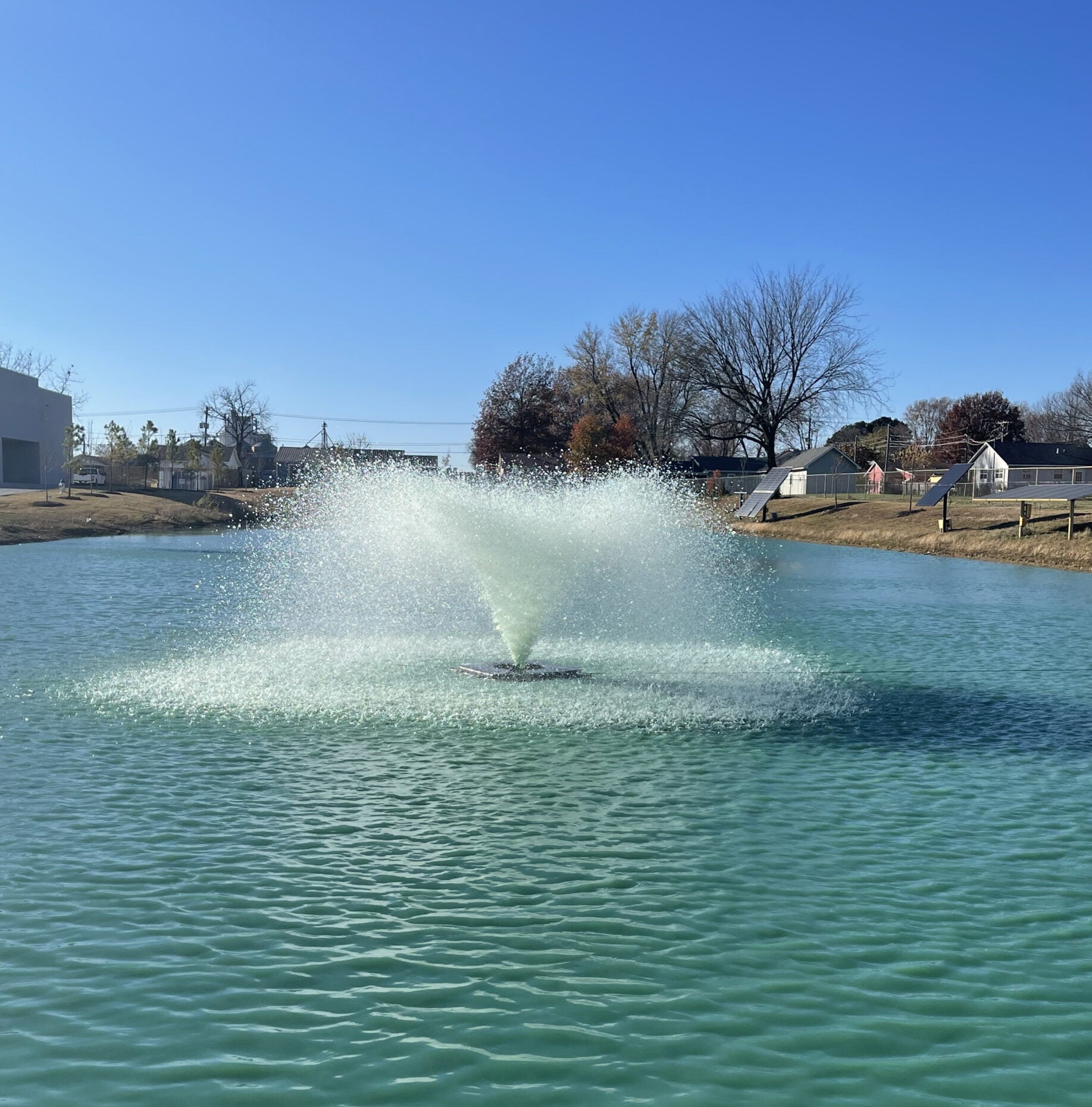 Pond aerator fountain Classic Series with powerful V-shaped spray and commercial-grade aeration.