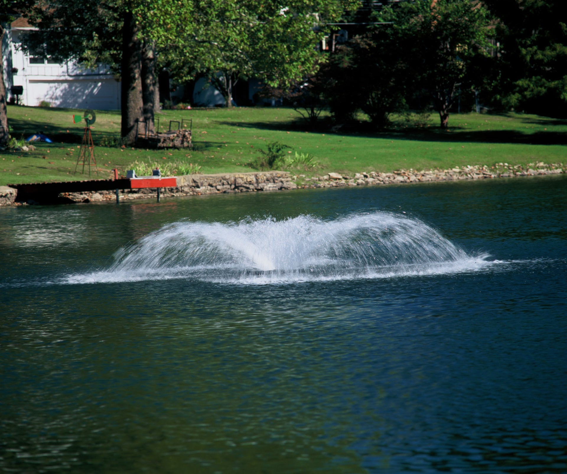 Surface Pond Aerator for residential ponds and lakes – Aquarian Pro floating aerator, 1/2–1.5 HP, for oxygenation, algae control, and fish health.