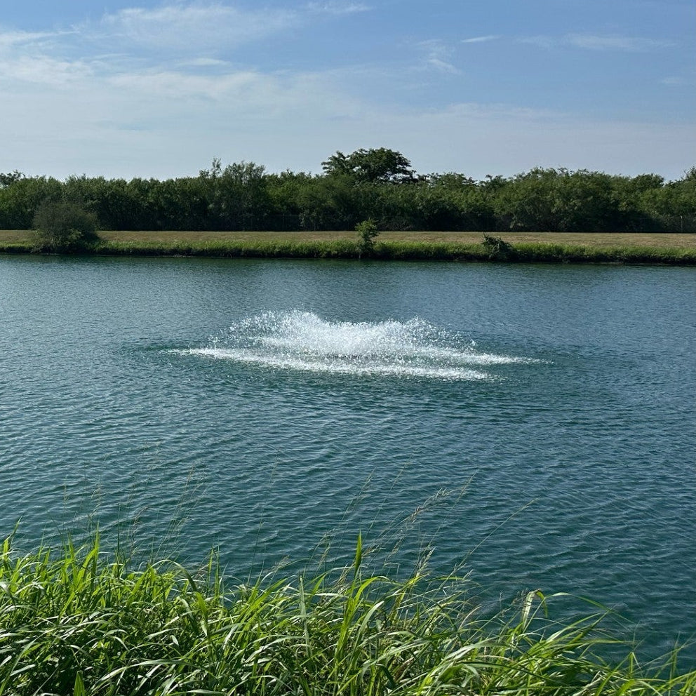 Surface Pond Aerator for residential ponds and lakes – Aquarian Pro floating aerator, 1/2–1.5 HP, for oxygenation, algae control, and fish health.